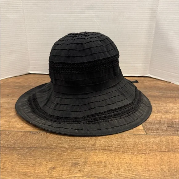 Women’s Black Sun Bucket Hat Croft and Barrow - Picture 1 of 9